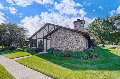 8500 Sea Pines Ln, Washington Township, OH 45458