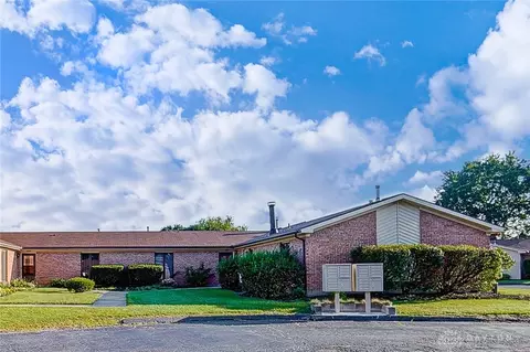 1294 Hollowbrook Dr, Dayton, OH 45458