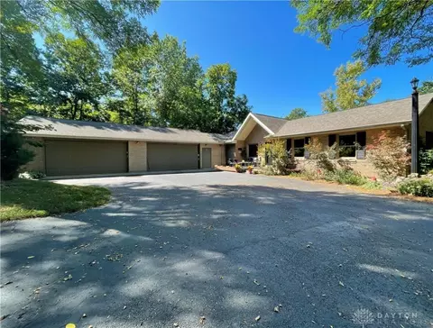 2221 Smith Rd, Hamilton, OH 45013