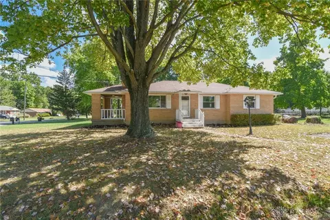 3740 Maplewood Dr, Amelia, OH 45102