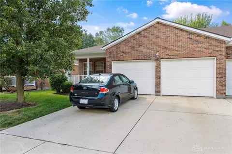 3015 Greentree Dr, Jamestown, OH 45335