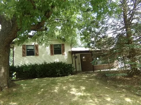 1034 Heathwood Dr, Englewood, OH 45322
