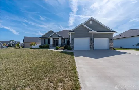 678 Whitechurch Way, Troy, OH 45373