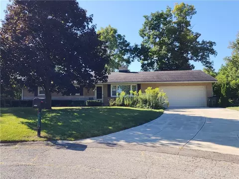 5920 Ashbrook Cir, Dayton, OH 45415