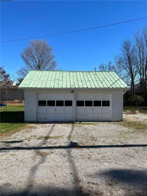 139 E Walnut St, Saint Paris, OH 43072 photo 5