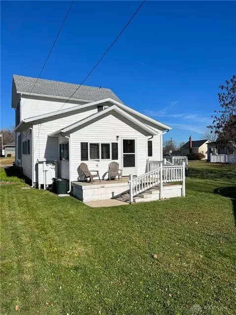 139 E Walnut St, Saint Paris, OH 43072 photo 3