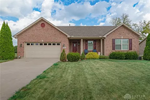 320 Deep Woods Ct, Carlisle, OH 45005