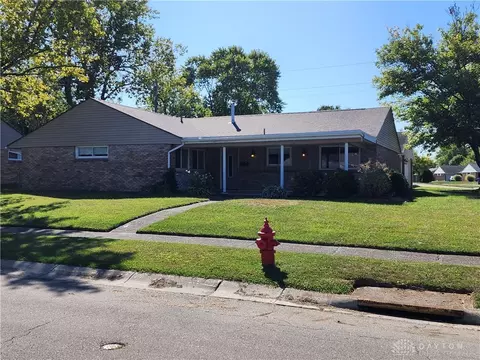 5600 Moorefield Dr, Dayton, OH 45424