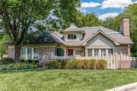 10 Hampton Ln, Cincinnati, OH 45208