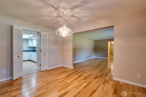 1370 Carrilon Woods Dr, Centerville, OH 45458 photo 12