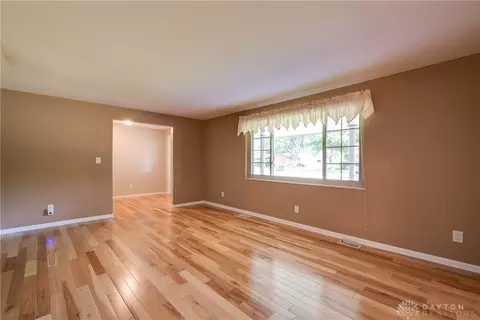 1370 Carrilon Woods Dr, Centerville, OH 45458 photo 9