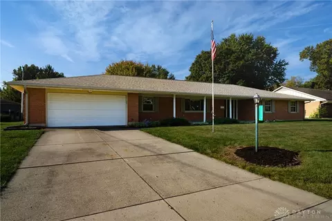 1370 Carrilon Woods Dr, Centerville, OH 45458 photo 3