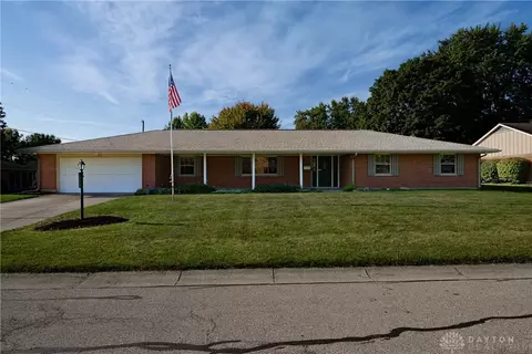 1370 Carrilon Woods Dr, Centerville, OH 45458