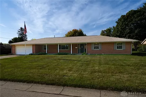 1370 Carrilon Woods Dr, Centerville, OH 45458 photo 2