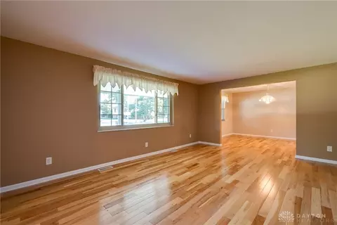 1370 Carrilon Woods Dr, Centerville, OH 45458 photo 8