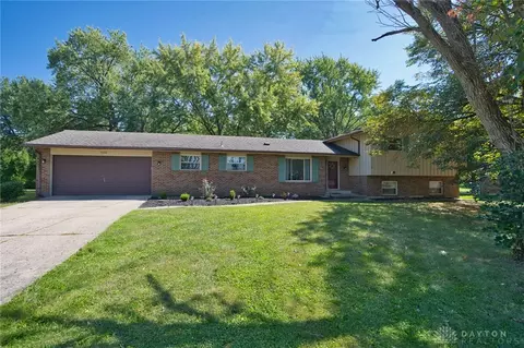5680 King Arthur Dr, Dayton, OH 45429