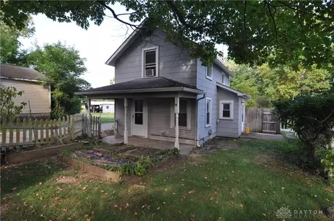 820 Stewart Dr, Beavercreek, OH 45301