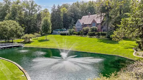 240 Park Rd, Oakwood, OH 45419
