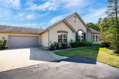 2005 Wentworth Village Dr, Bellbrook, OH 45305
