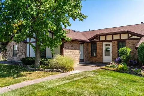 870 Pine Needles Dr, Dayton, OH 45458