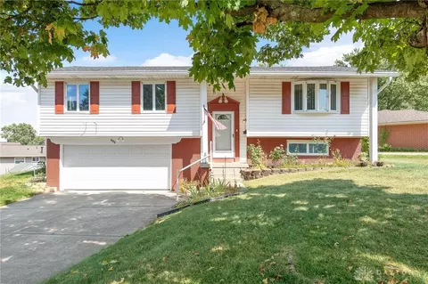 906 Blanche Dr, Dayton, OH 45449