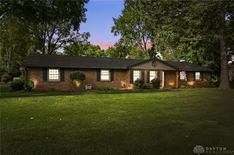 5801 Overhill Ln, Dayton, OH 45429