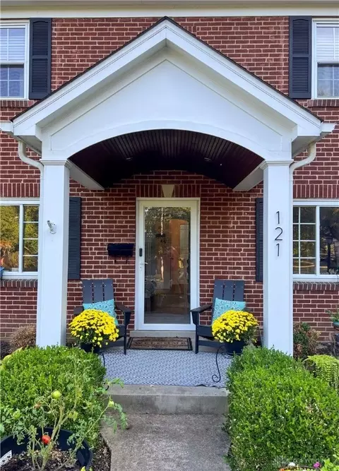 121 Forest Ave, Wyoming, OH 45215 photo 2