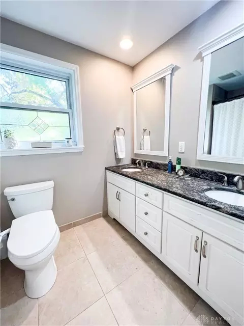 121 Forest Ave, Wyoming, OH 45215 photo 32