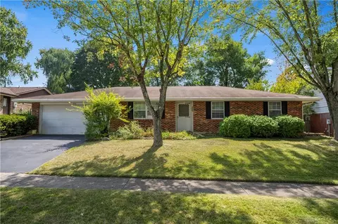 4916 Arrowview Dr, Huber Heights, OH 45424