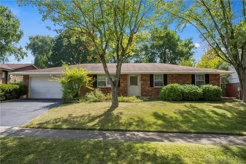 4916 Arrowview Dr, Huber Heights, OH 45424