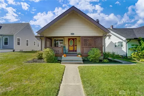 2215 Shroyer Rd, Oakwood, OH 45419
