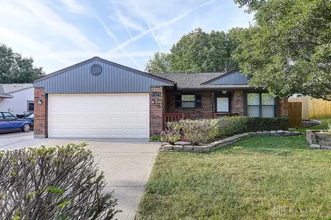 6304 Shull Rd, Dayton, OH 45424