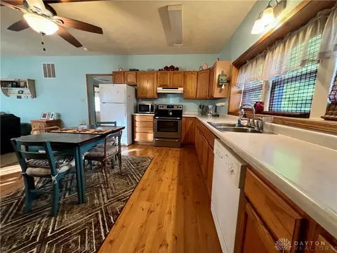 2822 Old Springfield Rd, Springfield, OH 45502 photo 7