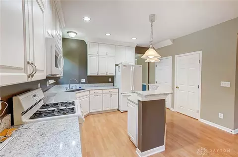 655 Springmill Dr, Springboro, OH 45066 photo 2
