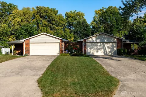 8742-8744 Meadowcreek Dr, Washington Township, OH 45458
