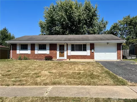 349 Ellenwood Dr, Dayton, OH 45449