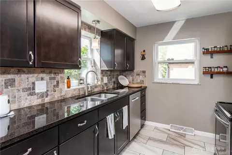 3910 Lefevre Dr, Kettering, OH 45429 photo 9
