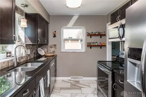 3910 Lefevre Dr, Kettering, OH 45429 photo 10