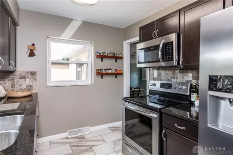3910 Lefevre Dr, Kettering, OH 45429 photo 11