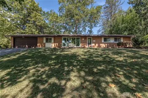 4130 Beechwood Dr, Bellbrook, OH 45305
