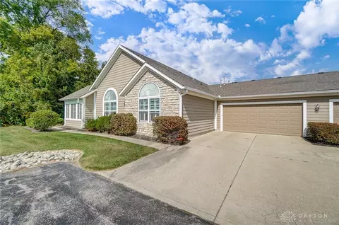 63 Aberdeen Village Dr, Beavercreek, OH 45430