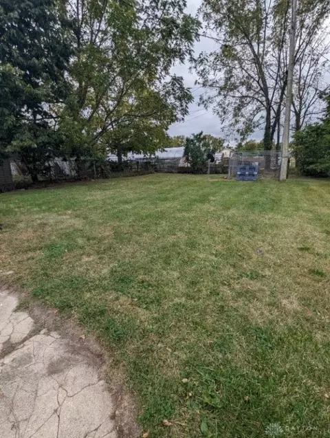 297 E Southern Ave, Springfield, OH 45505 photo 3