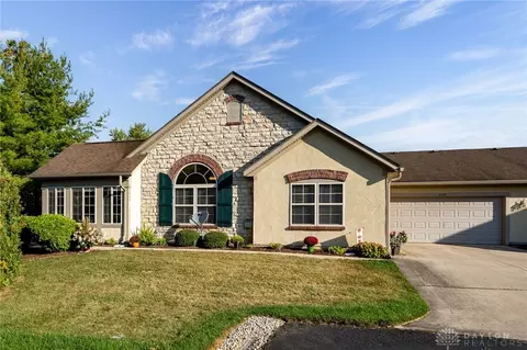 2049 Wentworth Village Dr, Bellbrook, OH 45305