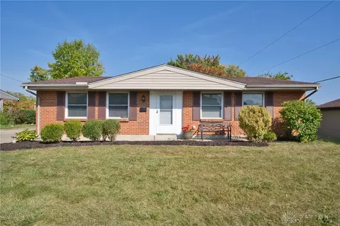 1725 Crystal Springs Ln, Kettering, OH 45429