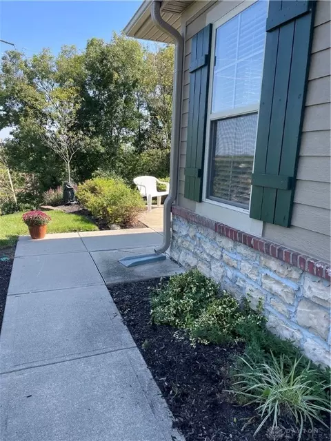 2366 Locust Hill Blvd, Dayton, OH 45431