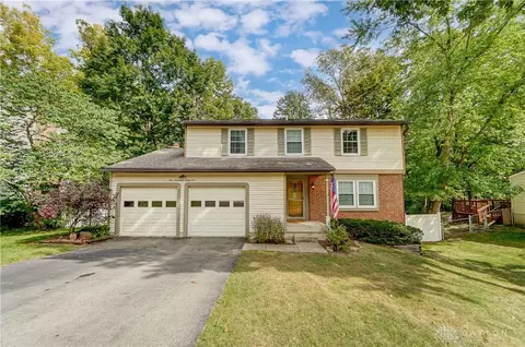 4035 Willow Run Dr, Beavercreek, OH 45430