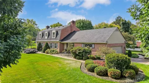 1000 Brittany Hills Dr, Washington Township, OH 45459