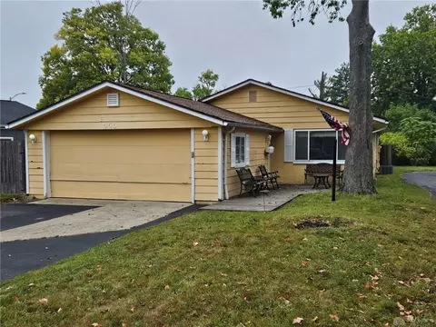 555 East Dr, Dayton, OH 45419