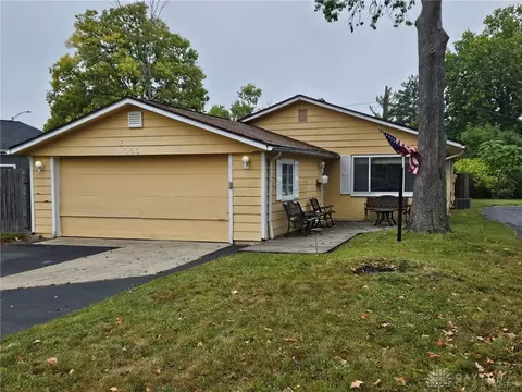 555 East Dr, Dayton, OH 45419