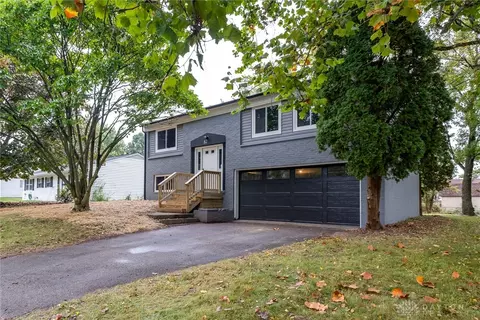 82 Sunburst Dr, Fairborn, OH 45324